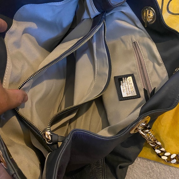 Verra Signature Leather Tote Bag
VALENTINO BY MARIO VALENTINO - Picture 4 of 5